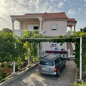 Apartment Apartmani Mirela, Vrh (Krk)
